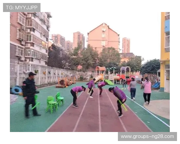 呼啦圈与小猪竞跑趣味游戏设计，提升幼儿园儿童身体协调与反应能力